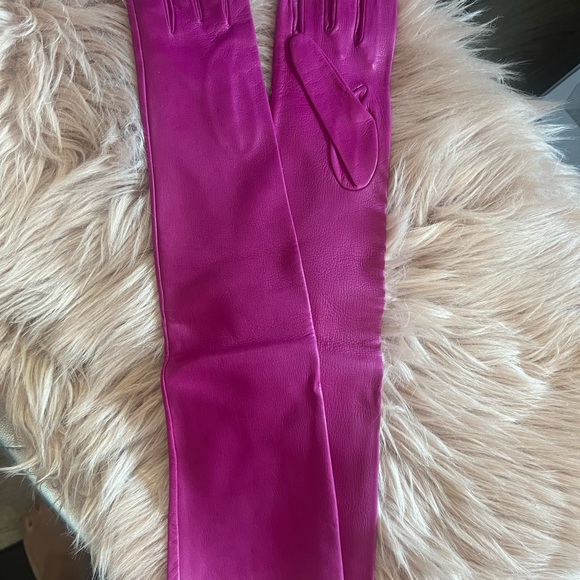 Fuchsia long leather gloves. - Picture 3 of 5